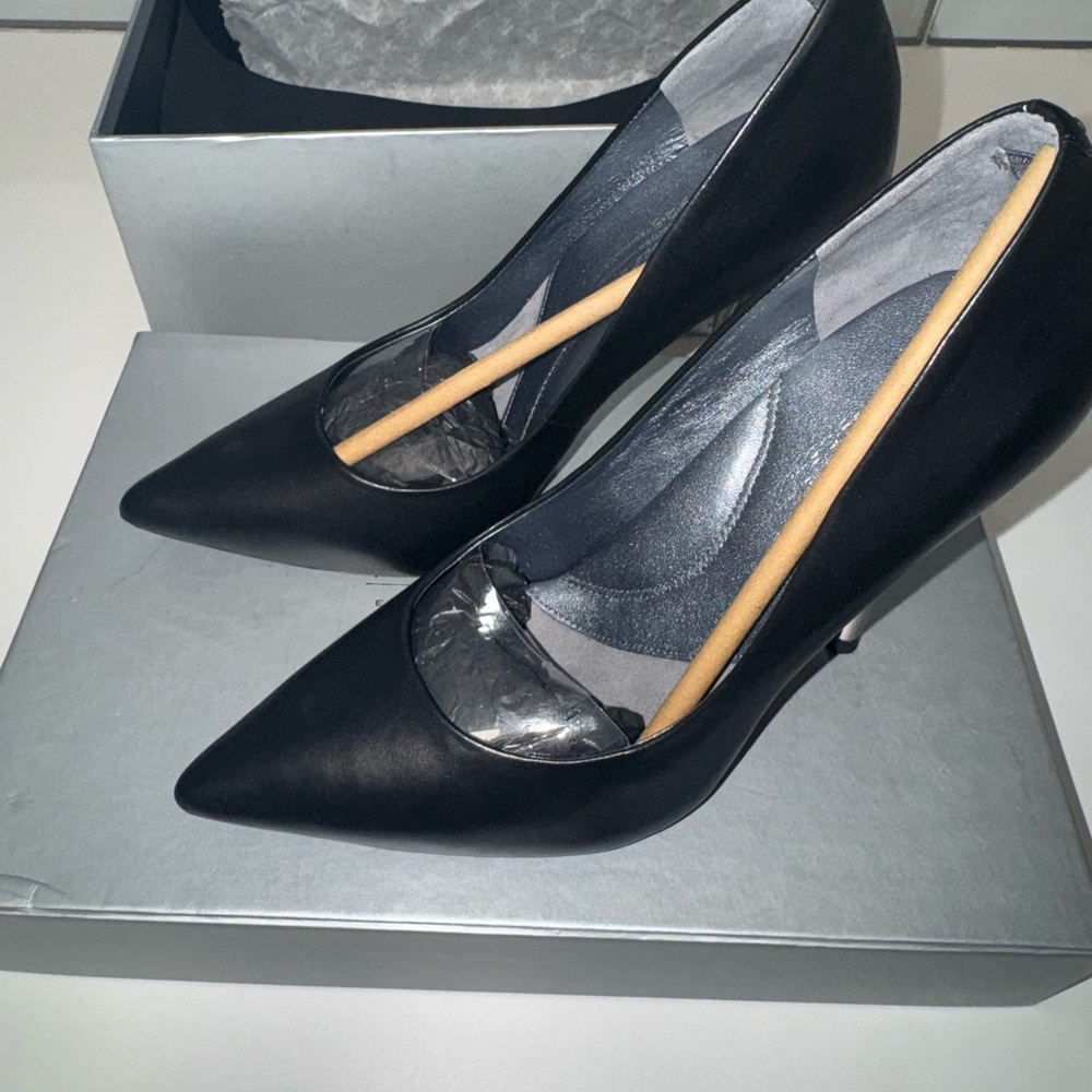 Kenneth Cole New York Black Heels